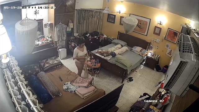 Bengali MILF Big Boobs – After Bath Dress Change CCTV CAM Videos